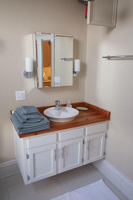 Courthouse Suite - Fully Equipped and Furnished Overnight Stays, Bathroom | Woodville Lofts & Studios, Mississippi, MS