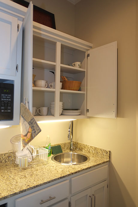 Courthouse Suite - Fully Equipped and Furnished Overnight Stays, Kitchen | Woodville Lofts & Studios, Mississippi, MS